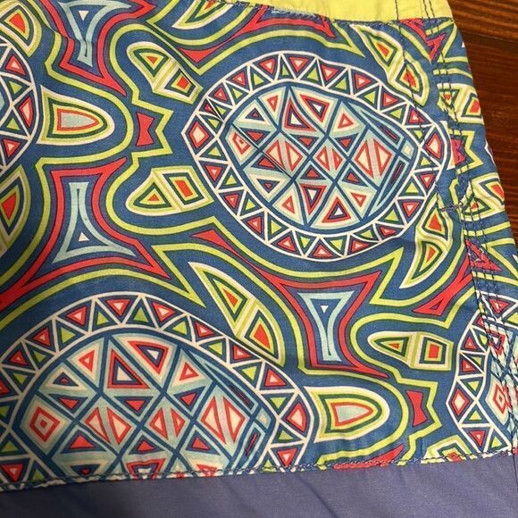 Vineyard Vines Mens Swimwear with Tiki Sea Turtle Design Size Large - Picture 5 of 8
